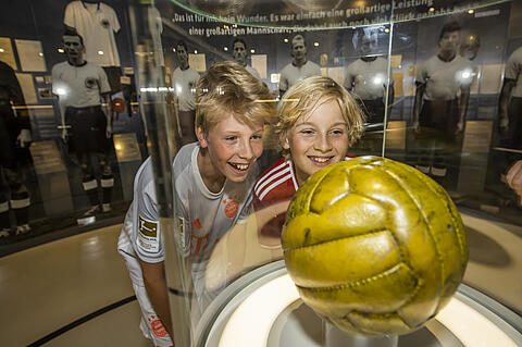 0522_Kindergeburtstag_Fussballmuseum_Schuetze_053.jpg