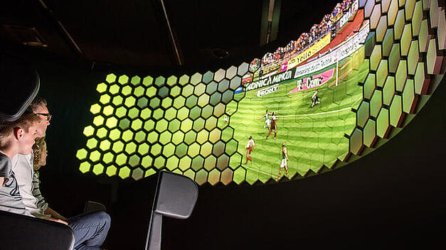 csm_fussballmuseum-ausstellung-360-grad-bundesliga-show-spiel_60d01cf376.jpg