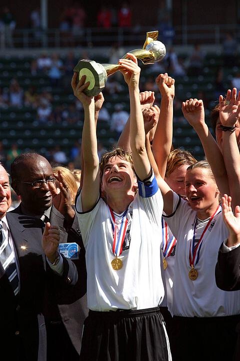 fussballmuseum-hall-of-fame-bettina-wiegmann2.jpg