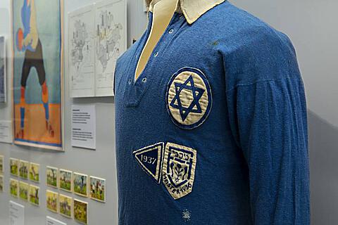 IMG_4996-Vorgeschichte-Bundesliga-juedisches-Trikot1-800.jpg