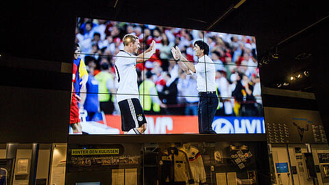 museum-magische-momente-lukas-podolski-poldi-loew.jpg
