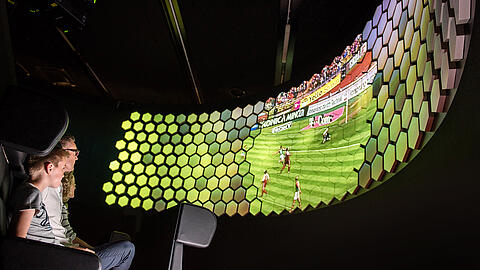 museum-360-grad-bundesliga-show-familie.jpg