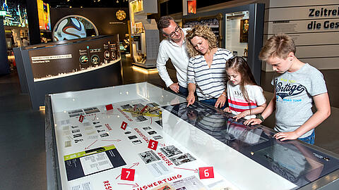 museum-sternstunden-der-nationalelf-familie-wembley.jpg