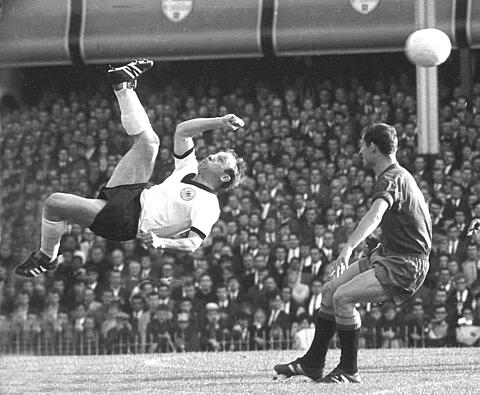 dfm-hall-of-fame-uwe-seeler-detailfoto3.jpg