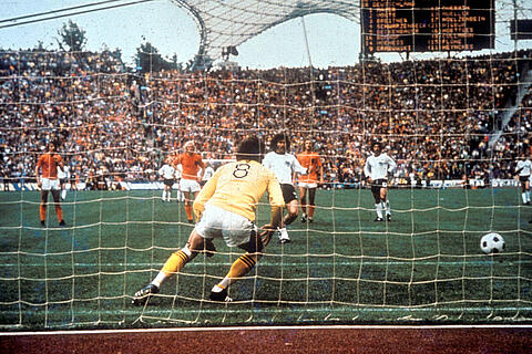 dfm-hall-of-fame-paul-breitner-detailfoto1.jpg