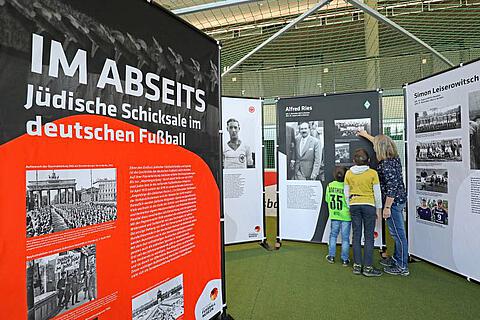 Pressefoto-Im-Abseits-4-800.jpg