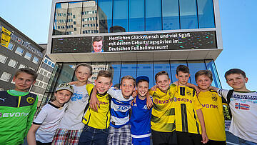kindergeburtstag-dortmund-deutsches-fussballmuseum-vorplatz.jpg