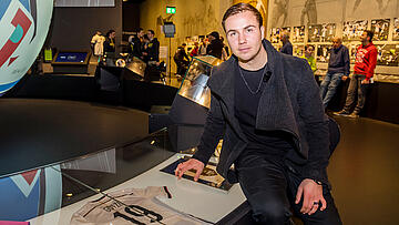 museum-ausstellung-mario-goetze-trikot-besuch.jpg