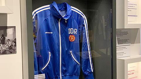 museum-gesellschaft-politik-themen-fussball-ddr-jacke.JPG