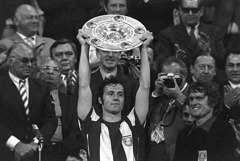 dfm-hall-of-fame-franz-beckenbauer-detailfoto2-1.jpg