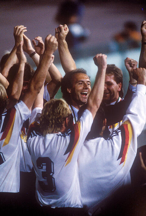 dfm-hall-of-fame-franz-beckenbauer-detailfoto6-2.jpg