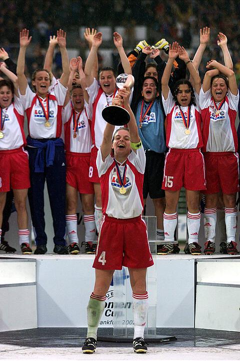 fussballmuseum-hall-of-fame-nia-kuenzer1.jpg