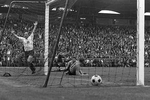 dfm-hall-of-fame-uwe-seeler-detailfoto1.jpg
