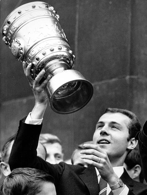 dfm-hall-of-fame-franz-beckenbauer-detailfoto1-2.jpg
