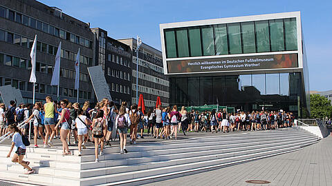 magazin-beitrag-fassade-museum-videowand.jpg